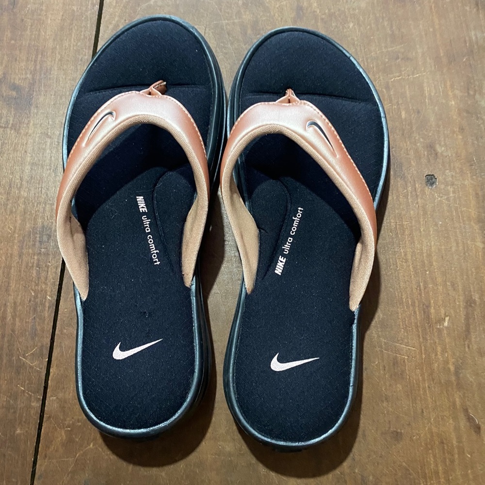 Women’s Nike ultra comfort flip flops